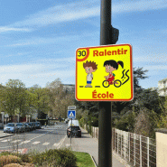 Panneau ralentir école jaune citron_1