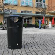 Poubelle publique en polyéthylène renforcé - Gamme Manly - Résistante aux UV et milieux salins - Contenance jusqu'à 90L_2