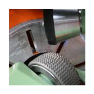 Matériel forestier pour l'écorçage des poteaux et rondins