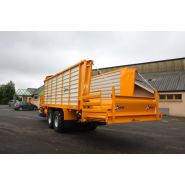 Faucheuse autochargeuse avec attelage déport hydraulique