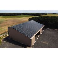 Bâtiment solaire agricole adapté aux normes d'urbanisme