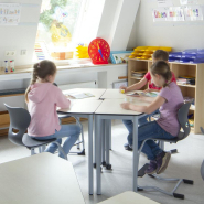 Chaise avec Repose-pieds réglable -  ergonomique pour élèves de primaire - EWF.3_1