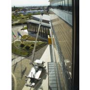 Scorpion 2112 J sur camion Nissan - nacelle Oil & Steel France - 21m de hauteur de travail_1