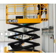 Plateforme élévatrice JCB S2632e avec rails de protection pliables
