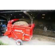 Machine agricole polyvalente avec trémie mélangeuse de 450 L