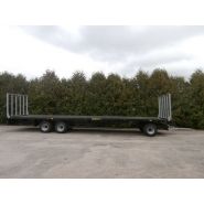 Plateau fourrager avec essieu avant carré et 8 axes