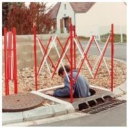 Barrière de regard extensible - Acier rouge et blanc - 1 m de haut - Surface jusqu'à 1 m²_1