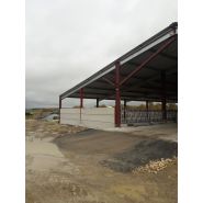 Éléments préfabriqués pour construction de bâtiments d'élevage