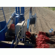 Machine de plantation avec palissage intégré pour vignobles