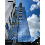 Ascenseur de chantier 2000 kg - ouverture toute largeur pour palettes - location avec montage et formation_1
