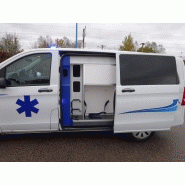 Intérieur de l'ambulance mercedes-benz vito 2016 avec agencement Les Dauphins
