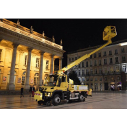 UNIMOG Mercedes-Benz avec nacelle pour entretien des infrastructures ferroviaires