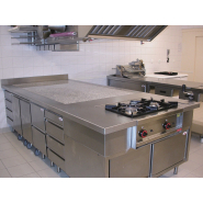 Laboratoire de pâtisserie pour salle de réception- Cuisson, hotte, mobilier et rangement inox_1