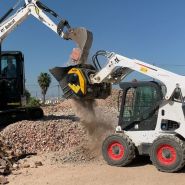 Godet concasseur pratique pour chantier urbain et travaux routiers
