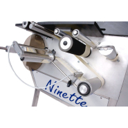 Étiqueteuse semi-automatique Ninette à Plat - pour produits carrés, plats et rectangulaires_1