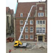 Nacelle montée sur châssis 3,5 tonnes avec articulation pendulaire RÜSSEL®