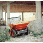 Machine de chantier avec largeur de 1,56 m et décharge hydraulique