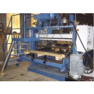 Machine SEM 1450 avec convoyeur à chaîne et rampes de clouage