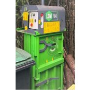 Presse à balles compacte V4 pour film plastique : idéale pour les films d'emballage et gaines industrielles._2