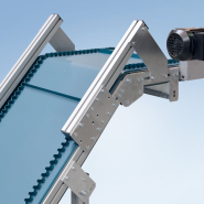 Système de convoyeur col de cygne flexible pour intégration dans des installations existantes