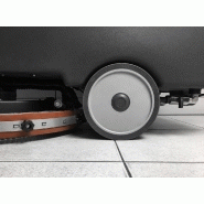 Laveuse accompagnée Leonis B - compacte, polyvalente et équipée pour espaces restreints_1