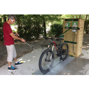 Station de lavage de vélo robuste équipé d'un bras Univer'Selle pour le maintien du vélo - ALTAO® Modulo_1