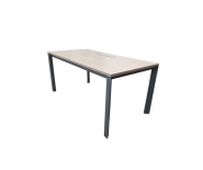 Bureau droit beige d'occasion - design avec espace pour câbles - 160×90_1