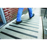 Bande antidérapante extérieure / intérieure noire hautement résistante et simple à poser - Référence SDFR168_1