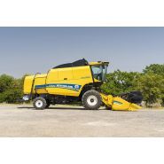 Moissonneuse TC4.90 New Holland avec barres de coupe haute capacité
