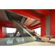 Mobilité durable avec l’escalier mécanique Schindler 9700 pour trafic intense