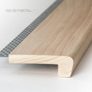 Nez de marche hêtre 85x28mm avec grille