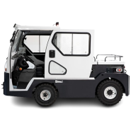 Chariot tracteur industriel à 4 roues SIMAI TE 252  conçu pour des applications lourdes, avec une capacité de 25000 kg en Alpes -  disponible en achat neuf et en location de courte à longue durée_1