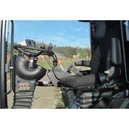 Machine agricole 809 t4i avec châssis monocoque et réservoirs intégrés