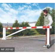 Barrière pivotante de très grande longueur - largeur 6m à 8m - équipée d'une roulette_1