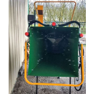 Broyeur pour branches jusqu'à 15 cm avec goulotte orientable 360°