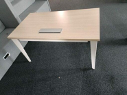 Bureau droit d'occasion 140 x 80 cm - design épuré et moderne_1