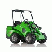 Vue latérale de la mini-chargeuse Avant Tecno série 600 en action