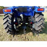 Tracteur agricole compact avec inverseur mécanique et 8 vitesses avant et arrière