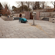 S10 Balayeuse industrielle TENNANT autotractée_1