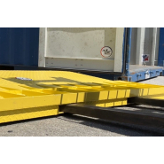 Rampe d'accès pour moyens de manutention comme chariots élévateurs