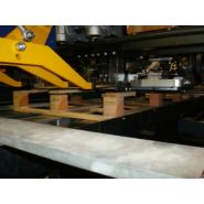 Équipement pour fixation des semelles de palettes en format 1500 x 1500