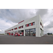 Porte sectionnelle industrielle vitrée conçue pour être utilisée pour augmenter la luminosité naturelle, la visibilité ou optimisée l'exposition - ASSA ABLOY OH1042FG_2