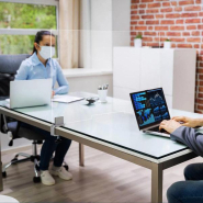 Séparateur central bureau/table - Plexiglass transparent 4 mm - H 70 x L 118 cm - Fixation Étau Médian - Réf : 490765_1