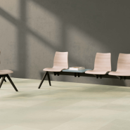 Woody Sièges Poutre - Chaises de collectivité - Columbia - Coque multiplis en hêtre naturel, poutre acier peint époxy noir, avec ou sans tablette_1