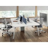 Bureau de coworking KELSO - séparation frontale, plateaux arrondis et base passe-câbles_1