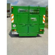 Porte arrière et latérale droite avec panneau sur vachère