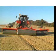 Outil agricole pliable hydrauliquement - Largeur de 5 à 8 m