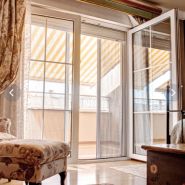 Moustiquaire plissée avec ouverture facile