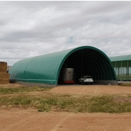 Tunnel de stockage agricole - structure en acier haute résistance - couverture PVC 670 g/m² avec porte et pignon_1