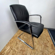 Chaise visiteur Drabert Cambio XXL d'occasion - cuir noir, accoudoirs chromés, luge chromé_1